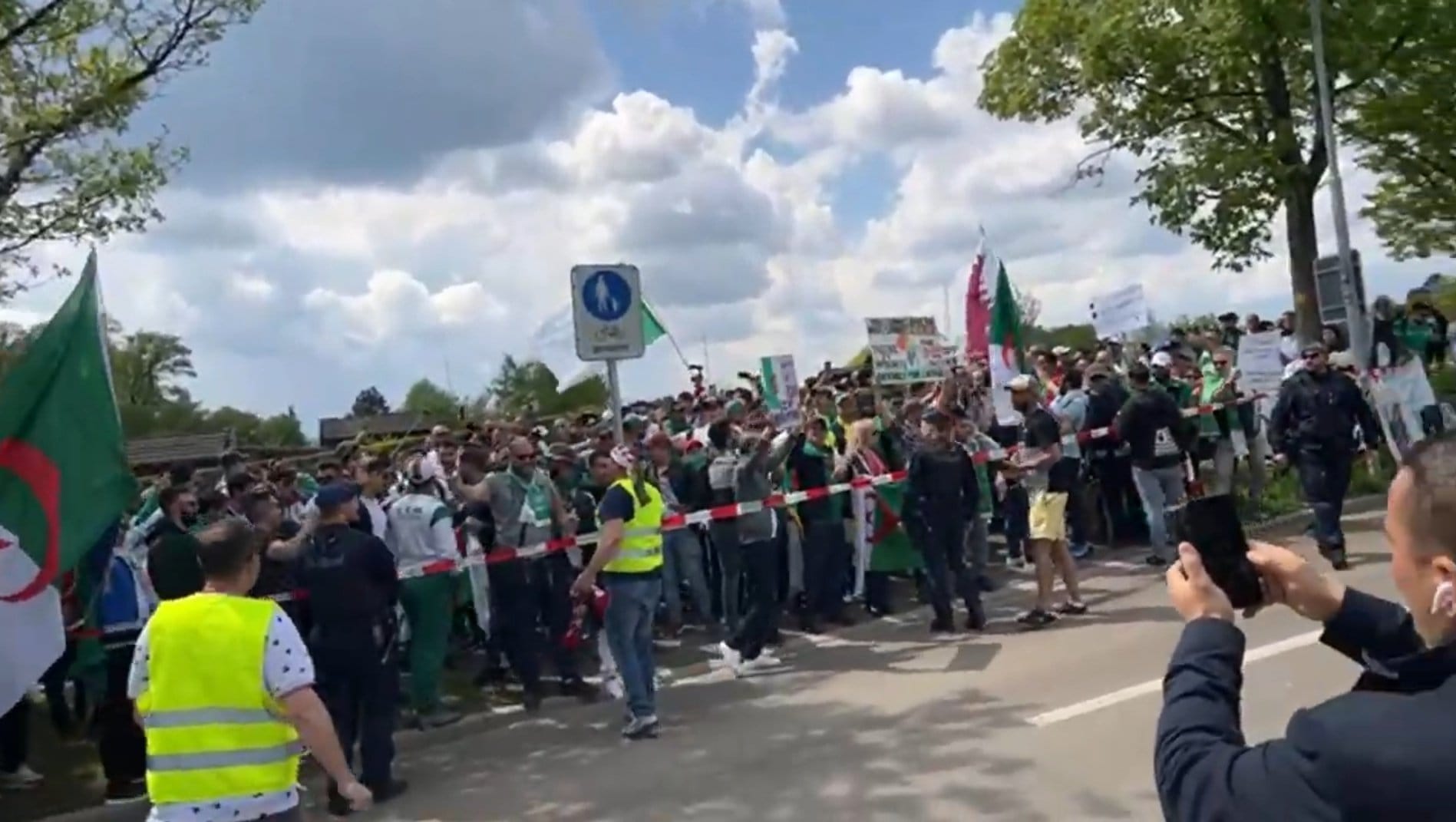 Affaire Gassama: des supporters algériens au siège de la FIFA pour manifester une nouvelle fois !
