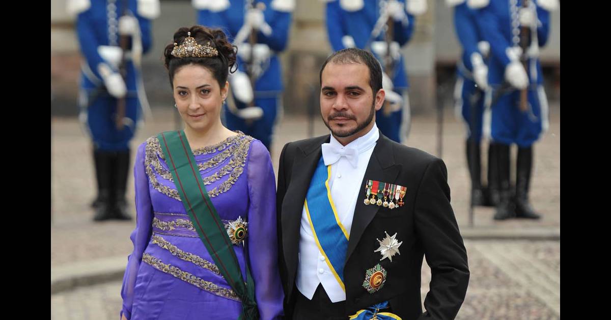 Fierté ! Lors d’un mariage royal en Jordanie, Rym Ali se distingue par sa tenue traditionnelle !