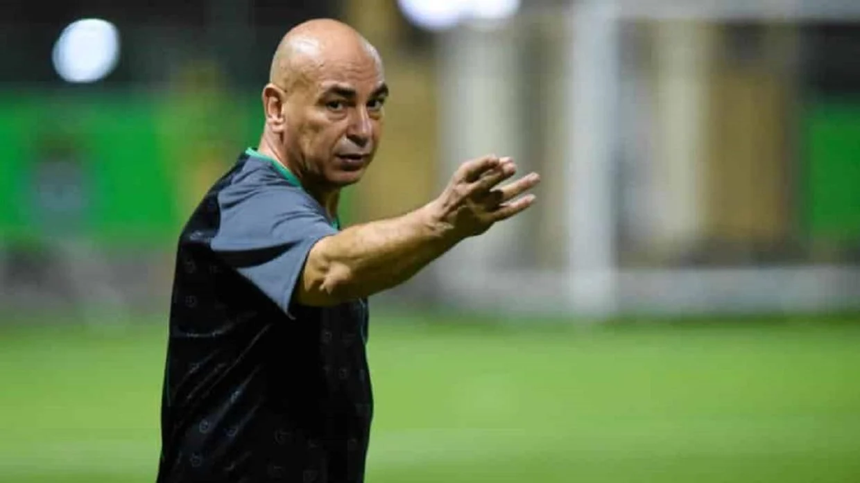 Hossam Hassan insulte un joueur algérien et perd son travail