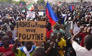 France Niger : L'Elysée durcit le ton, Niamey n'en a cure