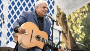 Annulation controversée du concert d'Enrico Macias : Des déclarations politiques incendiaires à l'Espace Malraux de Joué-lès-Tours
