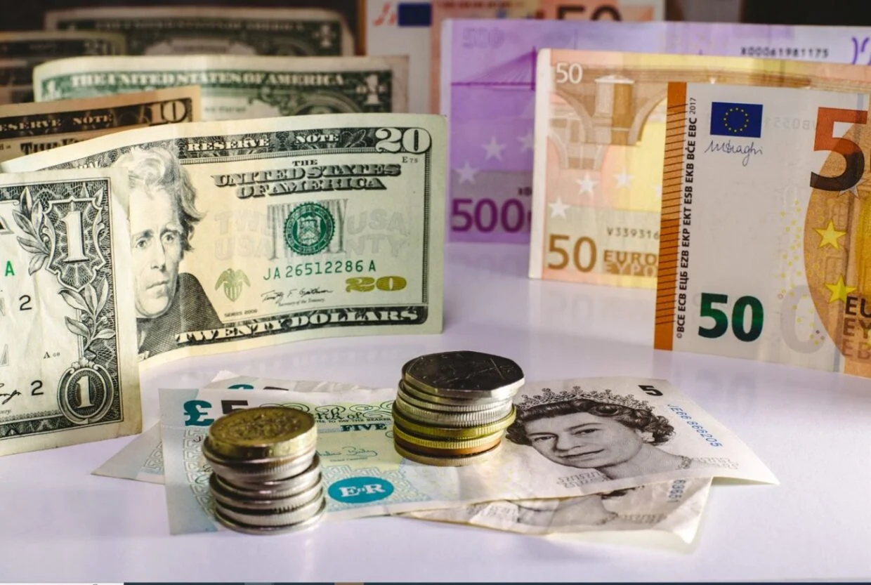 Taux de change en Algérie : que valent 100 euros en dinar algérien à la Banque d'Algérie et sur le marché noir ce 05 mai 2024 ?