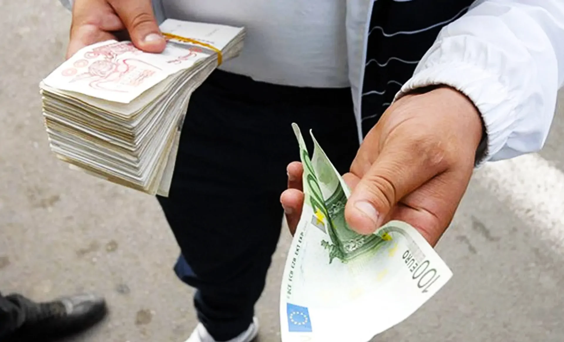 Taux de change : Combien vaut le dinar algérien sur le marché noir ? - 8 fev 2024