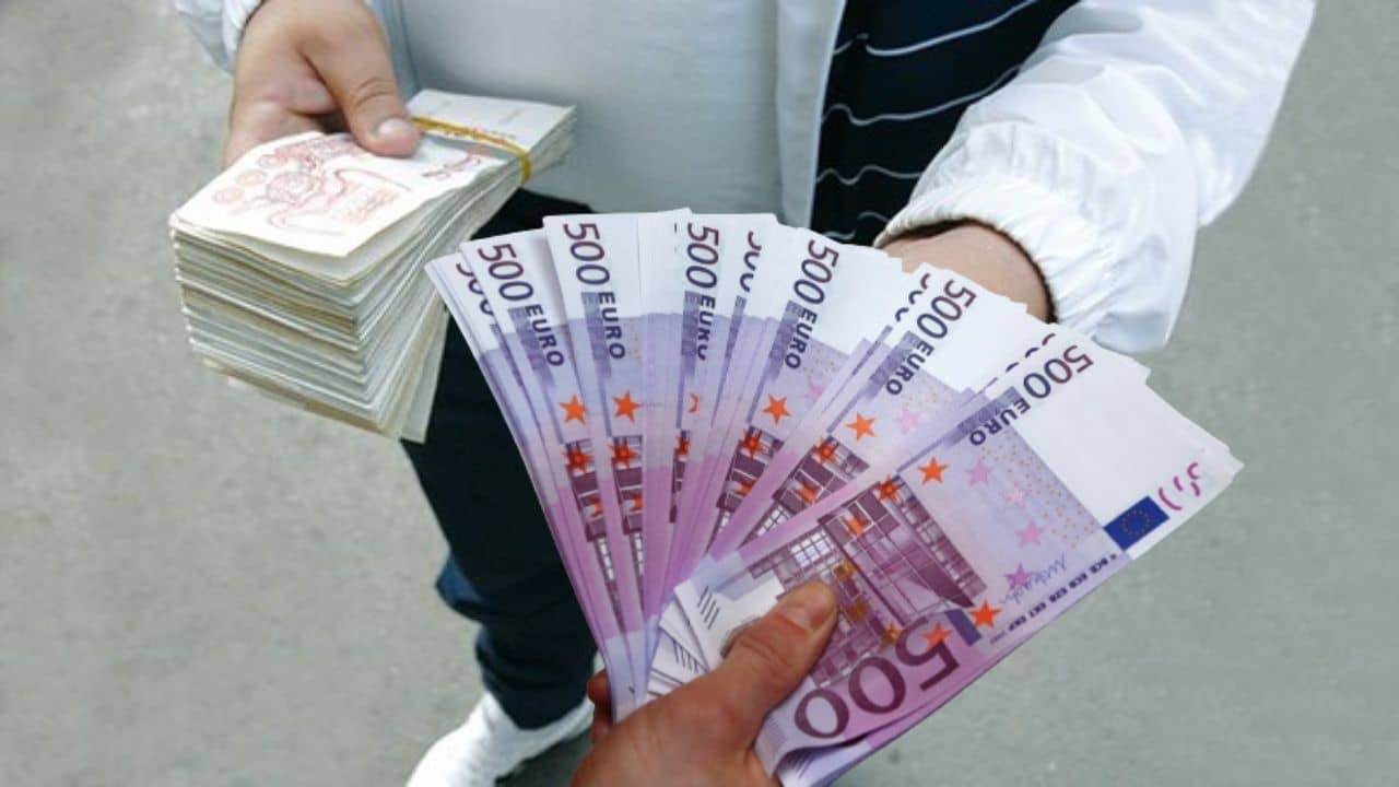 Taux de change : le prix du dinar algérien face à l'euro et au dollar américain sur le marché officiel