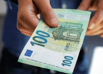 Taux de change en Algérie : La valeur de 100€ en DZD sur le marché noir ce 8 novembre 2024